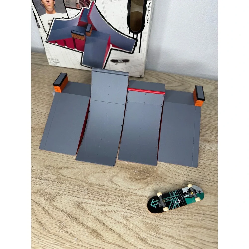 Tech Deck Ryan Sheckler Warehouse Play Set 03 Fingerboard Ramp Vintage 2009 Red